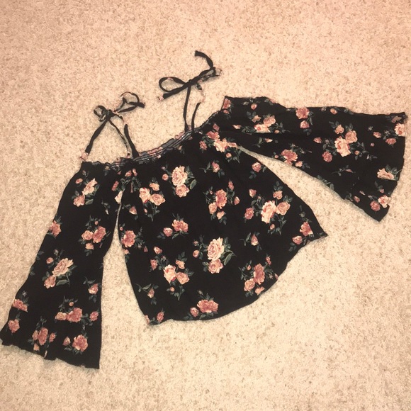 AE Off the Shoulder Top - Picture 2 of 5